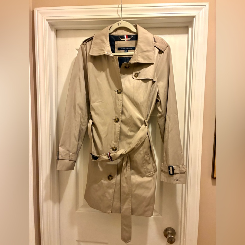 Women’s sz Large Tommy Hilfiger Beige Trench Coat excellent preloved condition